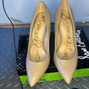 Nude beige Sam Edelman high heels. Size 7 1/2 med. 4.25” heel. Great condition.
